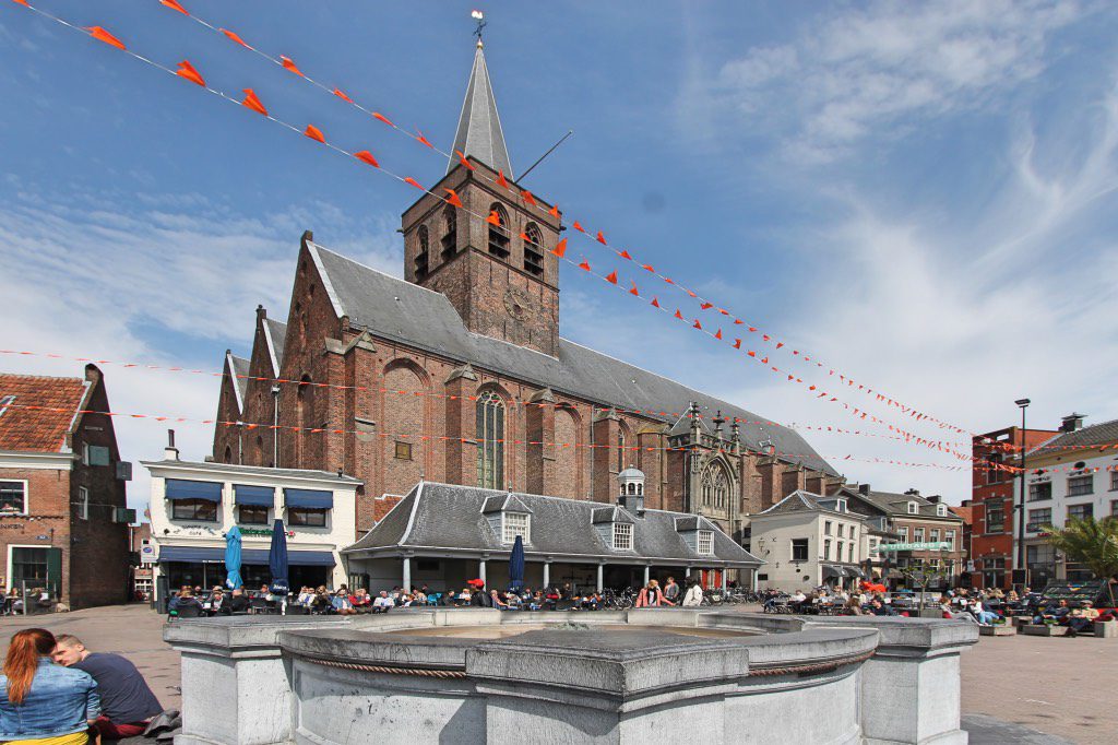St-Joriskerk vanaf de Hof Joriskerk_religieuse_wandeling