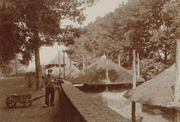 Hooibergen tegen de stadsmuur