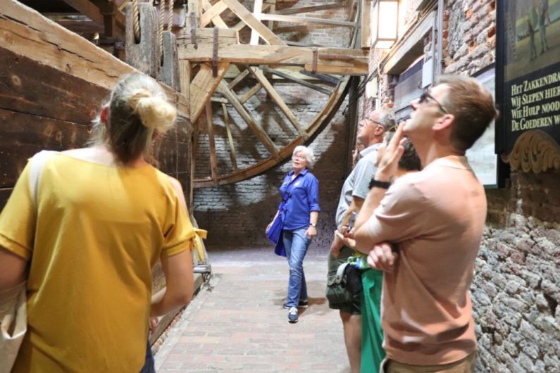 Gildegids in actie - Koppelpoort - c Gilde Amersfoort